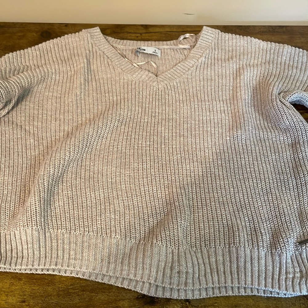 Hollister cable knit V Nexk sweater